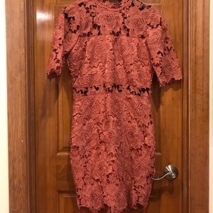 Bodycon lace dress